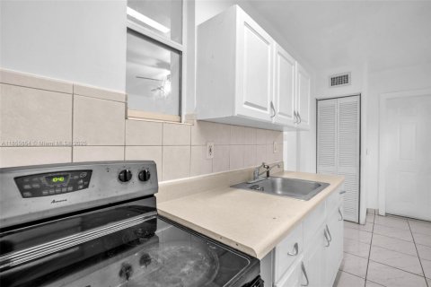 House in Miami, Florida 3 bedrooms, 82.87 sq.m. № 1887628 - photo 25