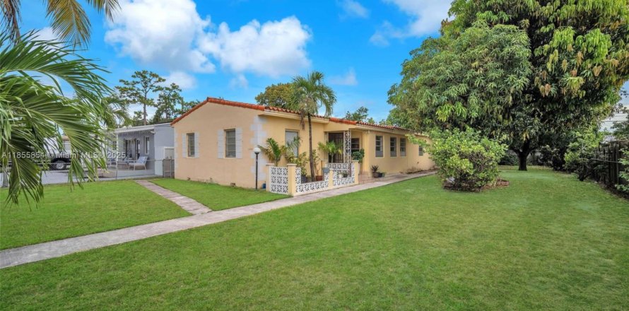 House in Miami, Florida 3 bedrooms, 82.87 sq.m. № 1887628
