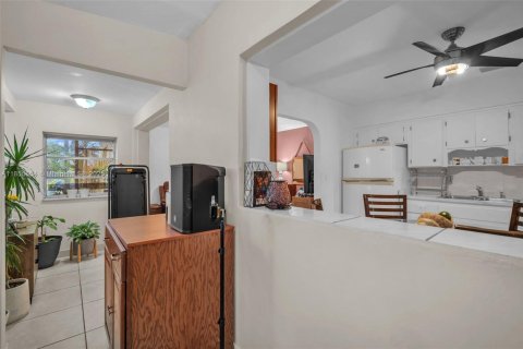 House in Miami, Florida 3 bedrooms, 82.87 sq.m. № 1887628 - photo 9