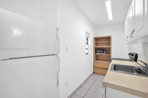 House in Miami, Florida 3 bedrooms, 82.87 sq.m. № 1887628 - photo 24