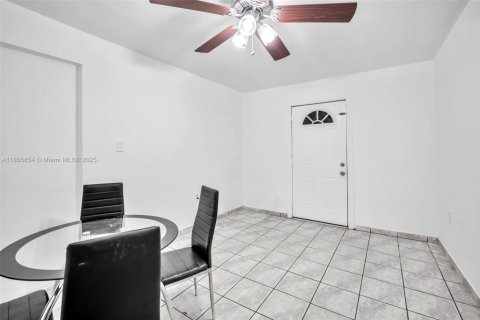 House in Miami, Florida 3 bedrooms, 82.87 sq.m. № 1887628 - photo 21