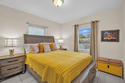 House in Miami, Florida 3 bedrooms, 82.87 sq.m. № 1887628 - photo 4