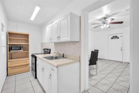 House in Miami, Florida 3 bedrooms, 82.87 sq.m. № 1887628 - photo 22