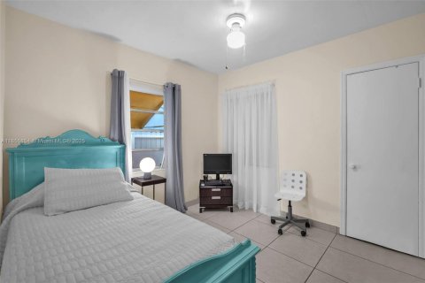House in Miami, Florida 3 bedrooms, 82.87 sq.m. № 1887628 - photo 17