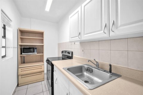 House in Miami, Florida 3 bedrooms, 82.87 sq.m. № 1887628 - photo 23