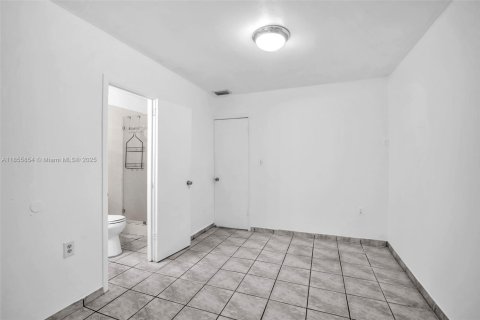 House in Miami, Florida 3 bedrooms, 82.87 sq.m. № 1887628 - photo 28