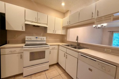 Townhouse in Wesley Chapel, Florida 2 bedrooms, 110 sq.m. № 2225113 - photo 11