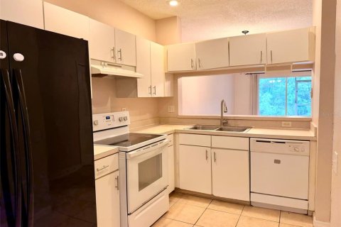 Townhouse in Wesley Chapel, Florida 2 bedrooms, 110 sq.m. № 2225113 - photo 9