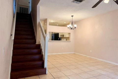 Townhouse in Wesley Chapel, Florida 2 bedrooms, 110 sq.m. № 2225113 - photo 13