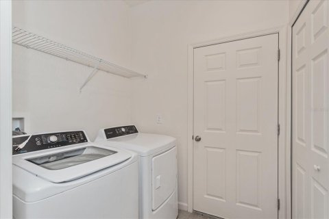 Townhouse in Palm Bay, Florida 2 bedrooms, 129.51 sq.m. № 1876293 - photo 19