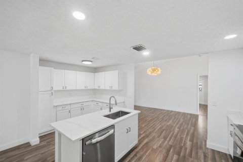 Villa ou maison à vendre à Port St. Lucie, Floride: 3 chambres, 190.45 m2 № 2294090 - photo 21