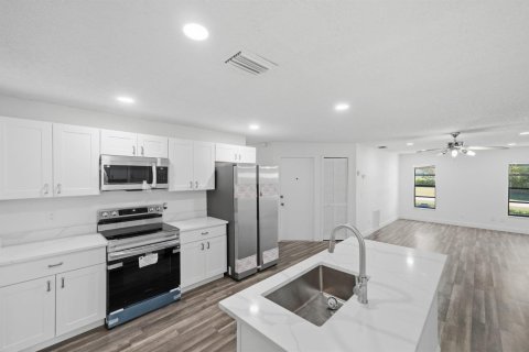 Villa ou maison à vendre à Port St. Lucie, Floride: 3 chambres, 190.45 m2 № 2294090 - photo 13