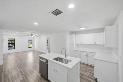 Villa ou maison à vendre à Port St. Lucie, Floride: 3 chambres, 190.45 m2 № 2294090 - photo 15