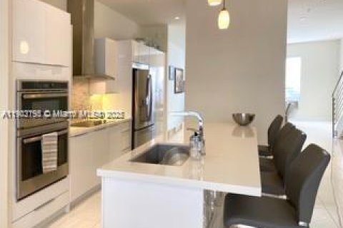Townhouse in LANDMARK in Doral, Florida 4 bedrooms, 246.66 sq.m. № 1953618 - photo 8