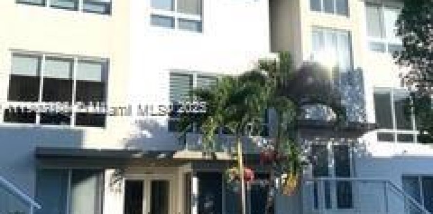 Townhouse in LANDMARK in Doral, Florida 4 bedrooms, 246.66 sq.m. № 1953618
