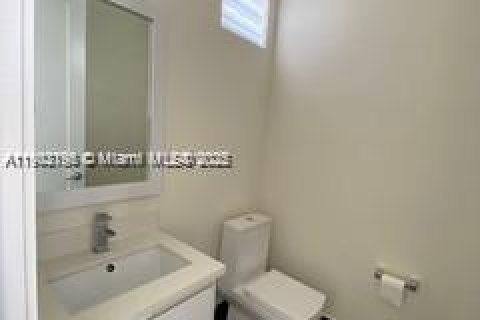 Townhouse in LANDMARK in Doral, Florida 4 bedrooms, 246.66 sq.m. № 1953618 - photo 12