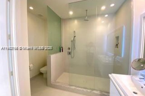 Townhouse in LANDMARK in Doral, Florida 4 bedrooms, 246.66 sq.m. № 1953618 - photo 10