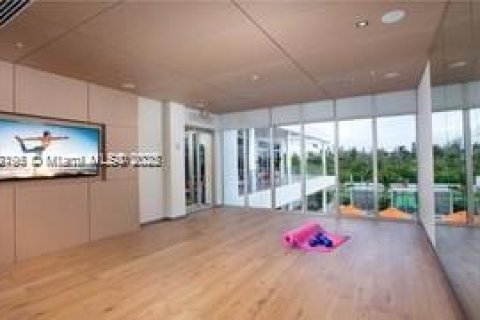 Townhouse in LANDMARK in Doral, Florida 4 bedrooms, 246.66 sq.m. № 1953618 - photo 16