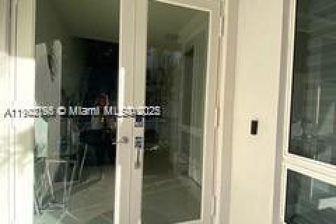 Townhouse in LANDMARK in Doral, Florida 4 bedrooms, 246.66 sq.m. № 1953618 - photo 2