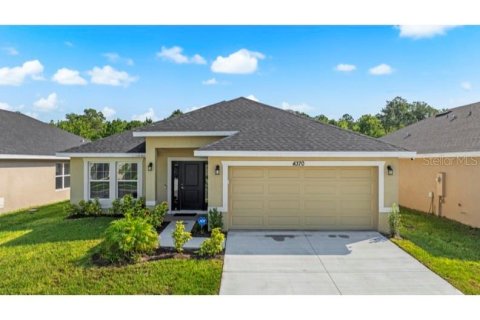 House in Saint Cloud, Florida 4 bedrooms, 204.38 sq.m. № 1900279 - photo 1