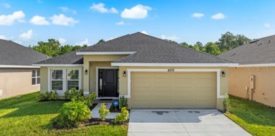 House in Saint Cloud, Florida 4 bedrooms, 204.38 sq.m. № 1900279