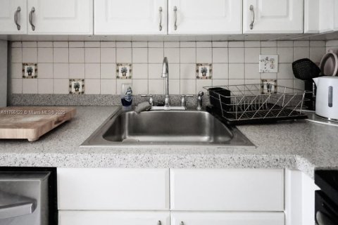 Condominio en venta en Miami, Florida, 3 dormitorios, 104.98 m2 № 1937767 - foto 14
