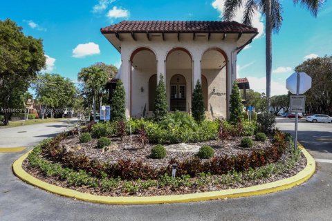 Condo in Miami, Florida, 3 bedrooms  № 1937767 - photo 5