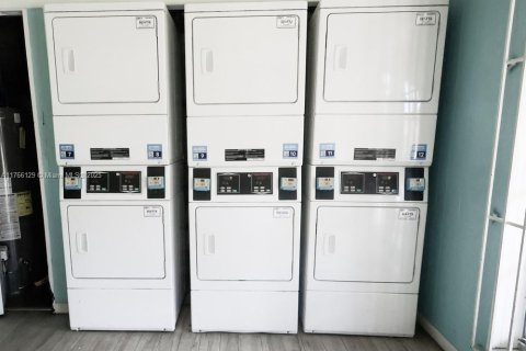 Condominio en venta en Miami, Florida, 3 dormitorios, 104.98 m2 № 1937767 - foto 27
