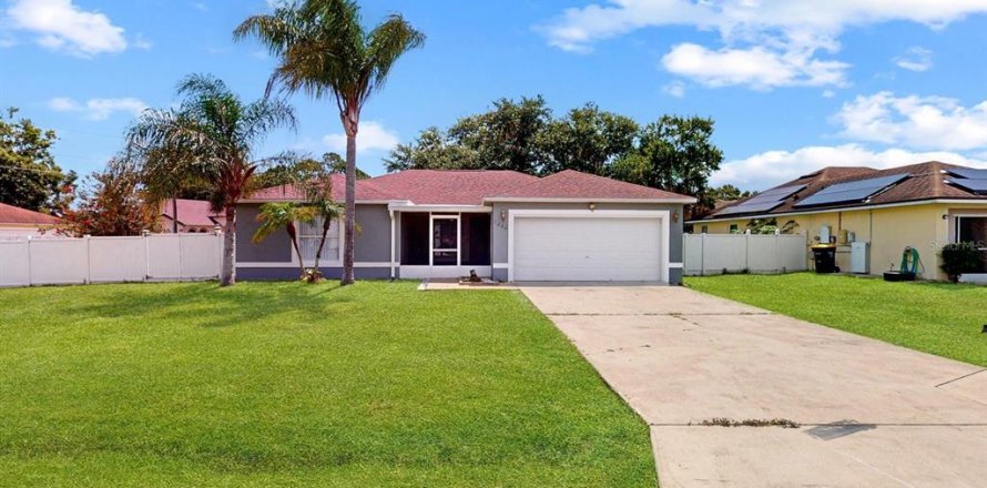 House in Poinciana, Florida 4 bedrooms, 123.56 sq.m. № 2405191