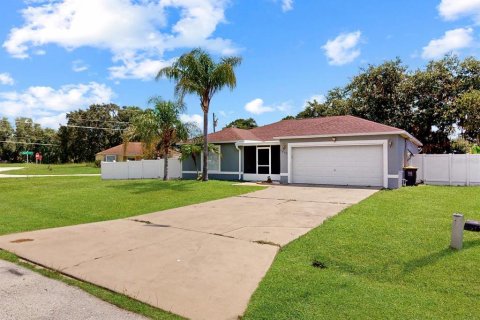 House in Poinciana, Florida 4 bedrooms, 123.56 sq.m. № 2405191 - photo 2