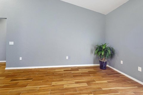 House in Poinciana, Florida 4 bedrooms, 123.56 sq.m. № 2405191 - photo 5