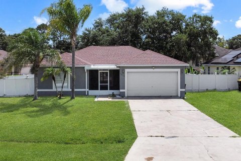 House in Poinciana, Florida 4 bedrooms, 123.56 sq.m. № 2405191 - photo 21