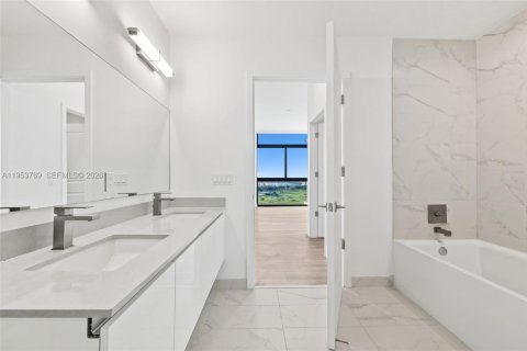 Apartment in Hallandale Beach, Florida 2 bedrooms, 120.49 sq.m. № 2153289 - photo 23