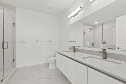 Apartment in Hallandale Beach, Florida 2 bedrooms, 120.49 sq.m. № 2153289 - photo 24