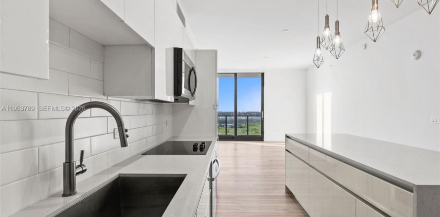 Apartment in Hallandale Beach, Florida 2 bedrooms, 120.49 sq.m. № 2153289