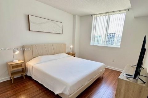 Снять в аренду кондоминиум в Майами, Флорида 3 спальни, 106.47м2, № 1992420 - фото 10