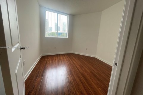 Снять в аренду кондоминиум в Майами, Флорида 3 спальни, 106.47м2, № 1992420 - фото 20