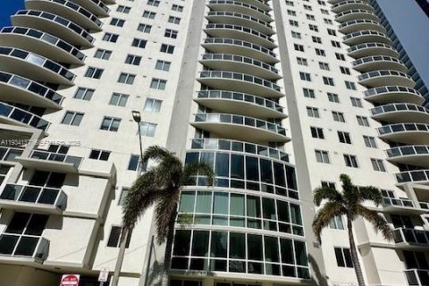 Снять в аренду кондоминиум в Майами, Флорида 3 спальни, 106.47м2, № 1992420 - фото 30