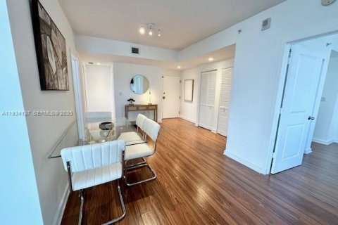 Снять в аренду кондоминиум в Майами, Флорида 3 спальни, 106.47м2, № 1992420 - фото 4