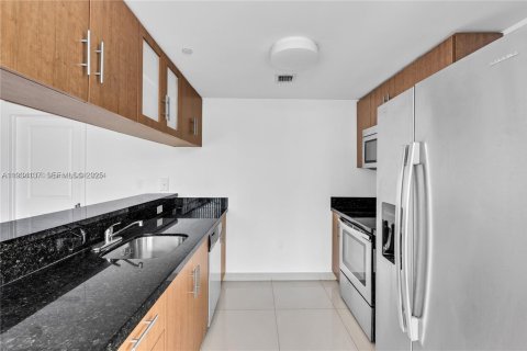 Снять в аренду кондоминиум в Майами, Флорида 3 спальни, 106.47м2, № 1992420 - фото 7