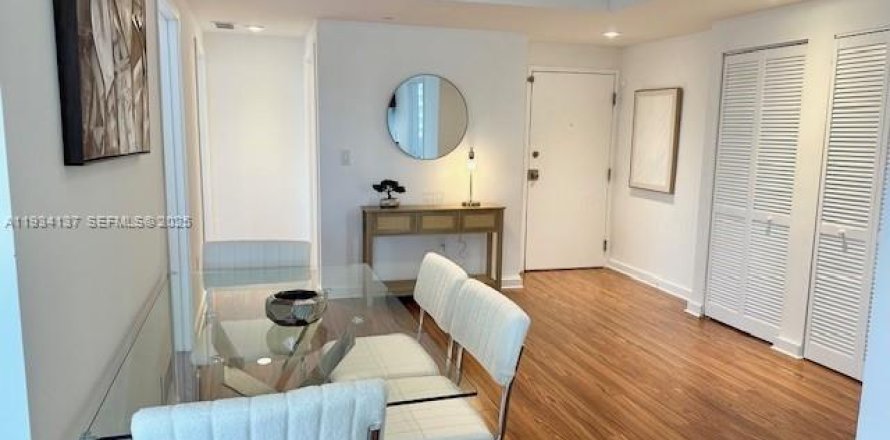 Кондоминиум с 3 спальнями в Майами, Флорида № 1992420