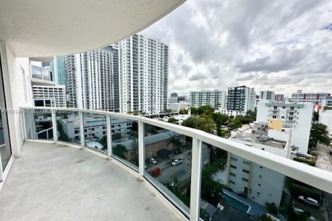 Снять в аренду кондоминиум в Майами, Флорида 3 спальни, 106.47м2, № 1992420 - фото 23