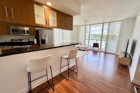 Снять в аренду кондоминиум в Майами, Флорида 3 спальни, 106.47м2, № 1992420 - фото 9