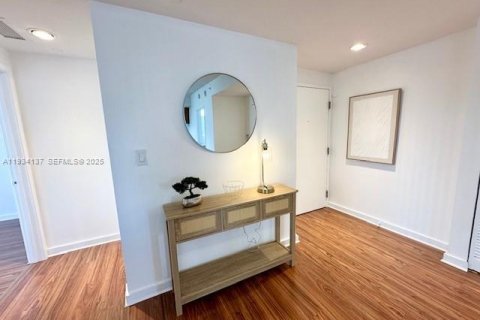 Снять в аренду кондоминиум в Майами, Флорида 3 спальни, 106.47м2, № 1992420 - фото 3