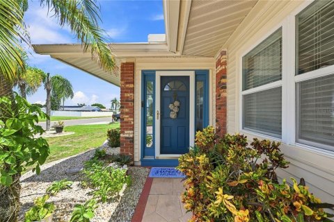 Villa ou maison à vendre à Sun City Center, Floride: 2 chambres, 157.66 m2 № 2296384 - photo 8