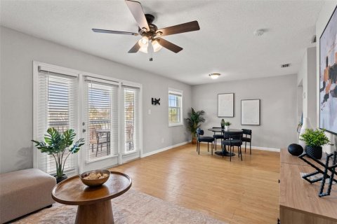 Condominio en alquiler en Saint Petersburg, Florida, 1 dormitorio, 52.12 m2 № 1877087 - foto 5