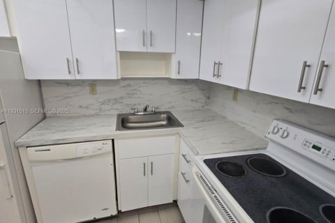 Снять в аренду квартиру в Майами-Бич, Флорида 1 спальня, 52.58м2, № 1989914 - фото 4