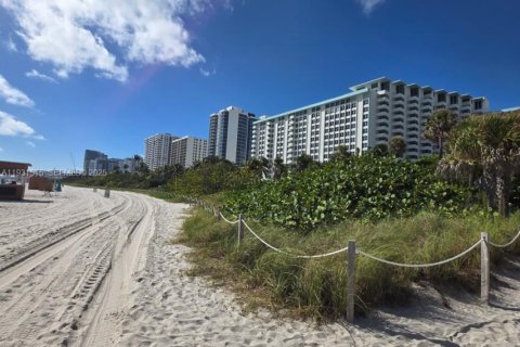 Снять в аренду квартиру в Майами-Бич, Флорида 1 спальня, 52.58м2, № 1989914 - фото 2