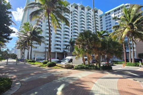 Снять в аренду квартиру в Майами-Бич, Флорида 1 спальня, 52.58м2, № 1989914 - фото 13