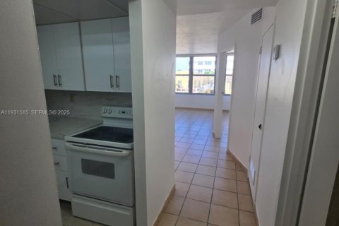 Снять в аренду квартиру в Майами-Бич, Флорида 1 спальня, 52.58м2, № 1989914 - фото 3